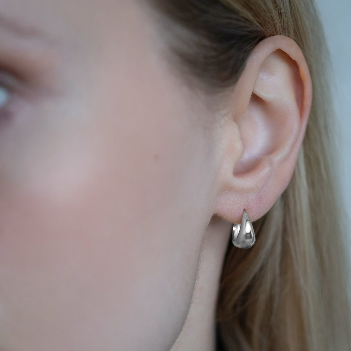 Creole Nara Light – Chunky Mini Creolen aus 925 Sterling Silber