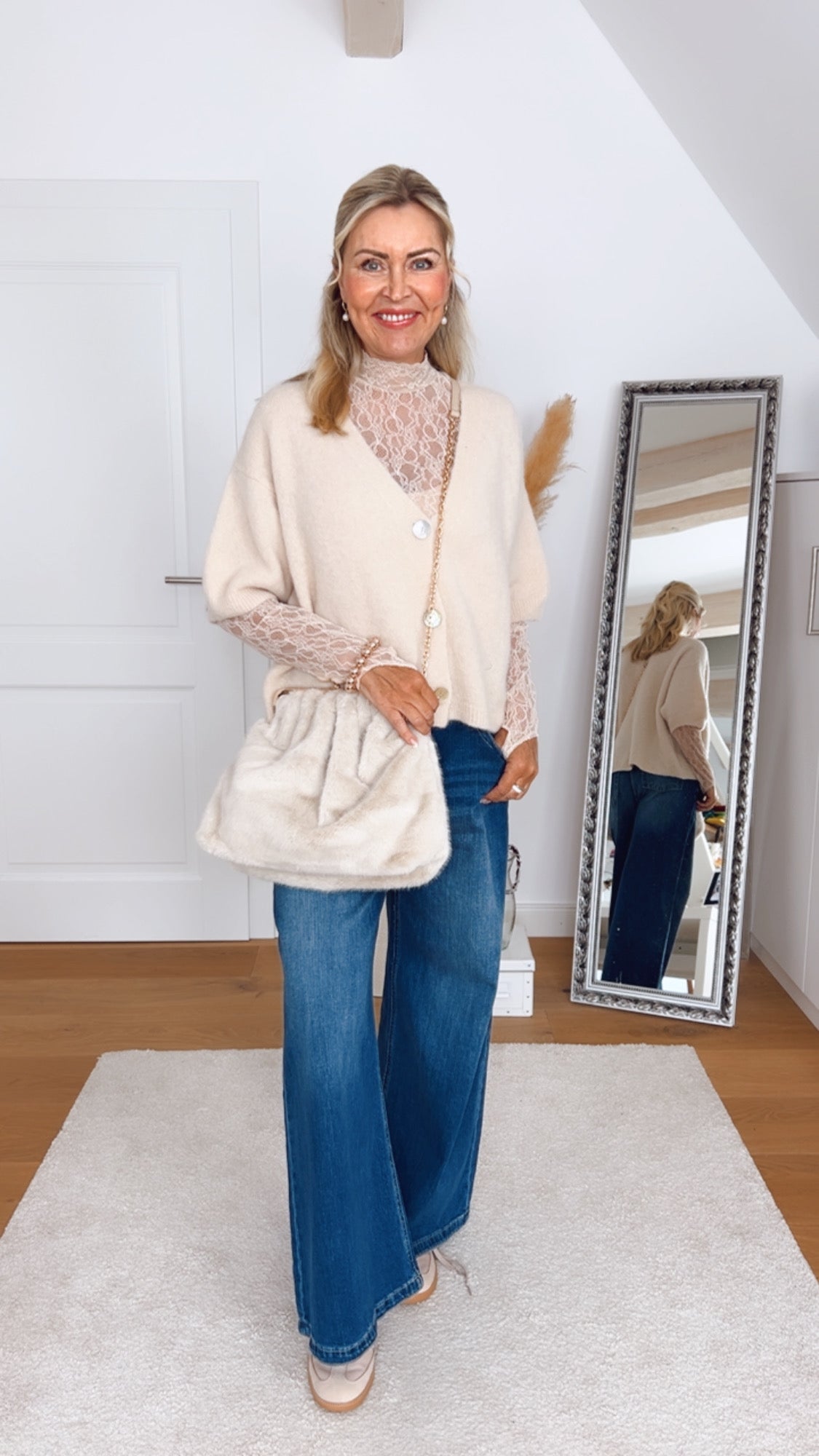 Top Vruno – Zarte Spitze mit Statement-Effekt