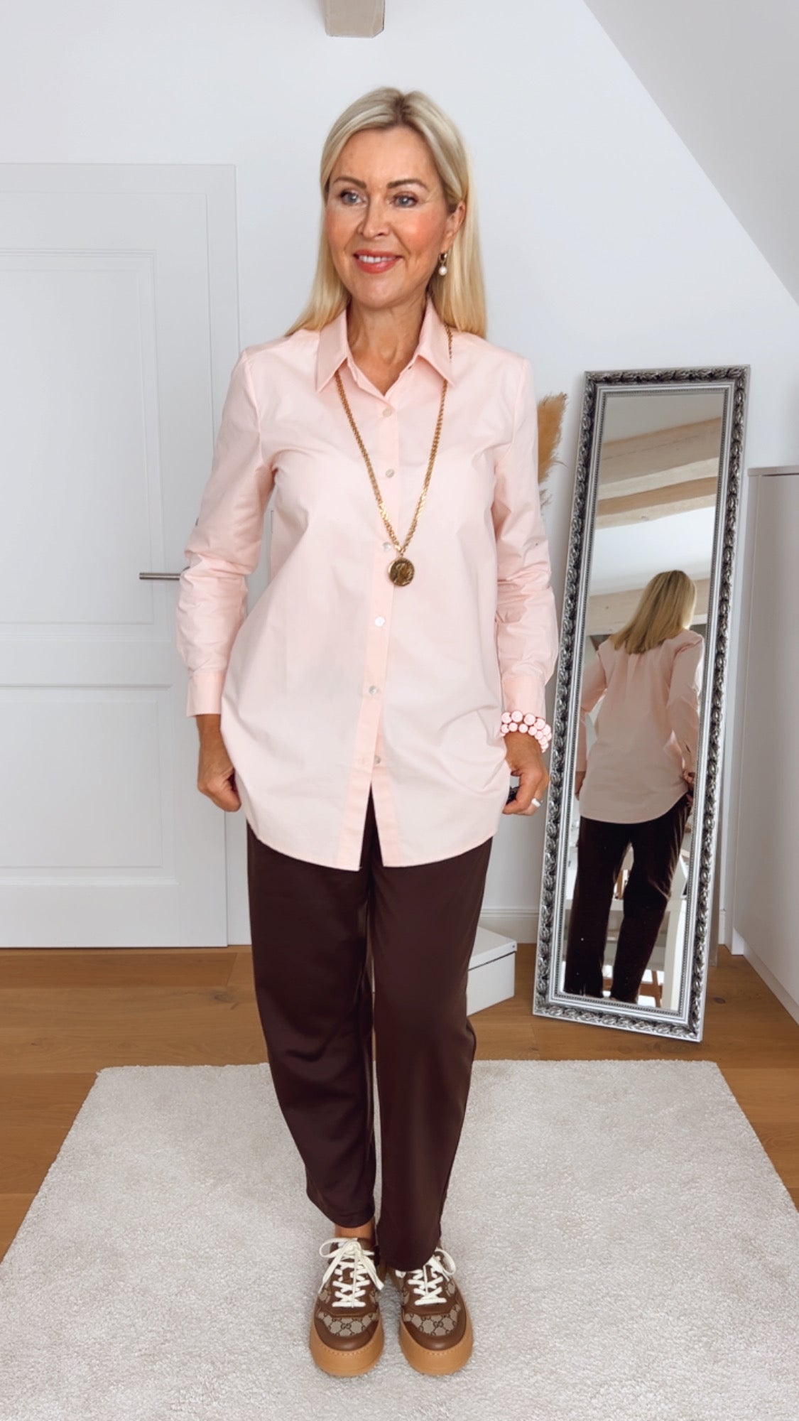 Bluse Vivia – Zeitlose Baumwoll-Eleganz