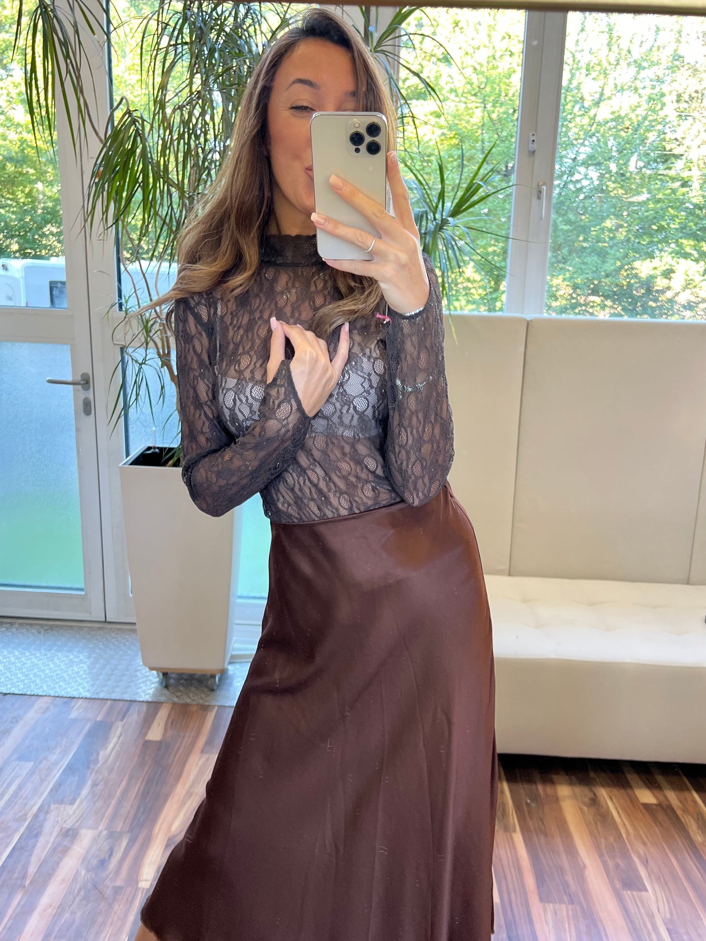 Top Vruno – Zarte Spitze mit Statement-Effekt