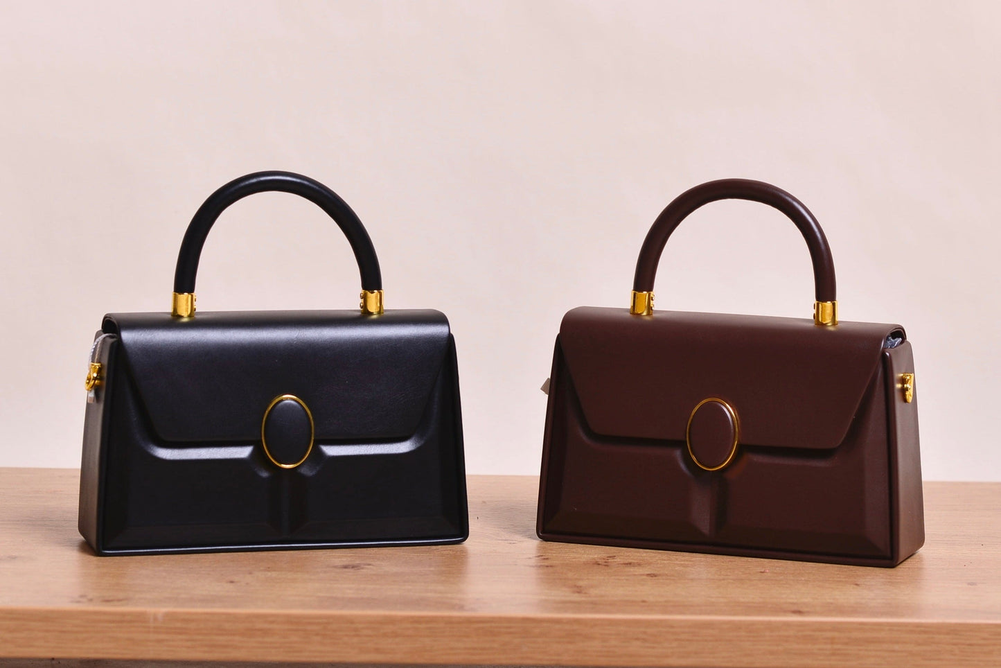 Tasche Vdoucy – Elegante Mini Handtasche mit goldenen Details