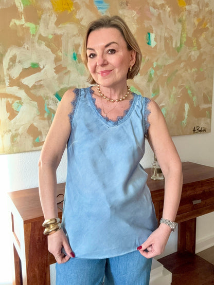 Top Natalie – Femininer Chic mit edler Spitze