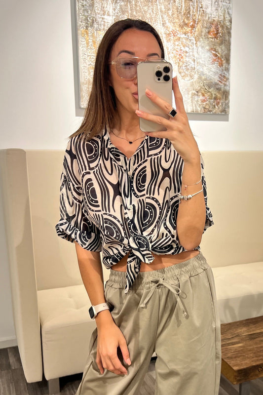 Bluse Vsantiago – Moderner Print mit italienischer Eleganz