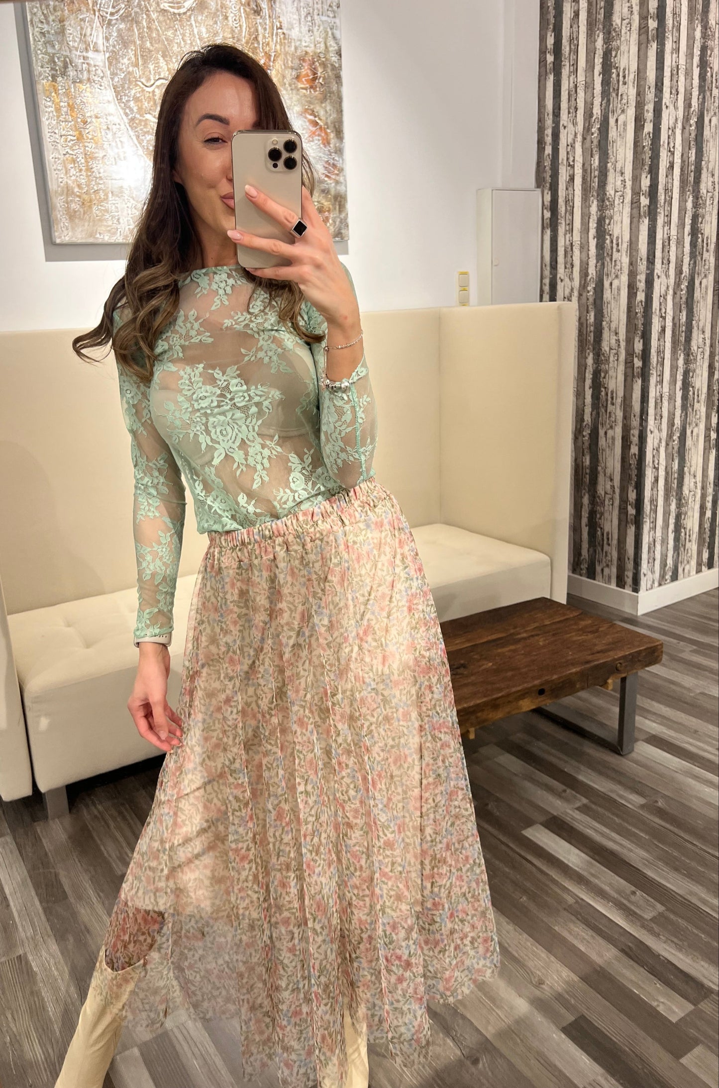 Rock Vfiona – Transparenter Midi-Rock mit Blumenmuster