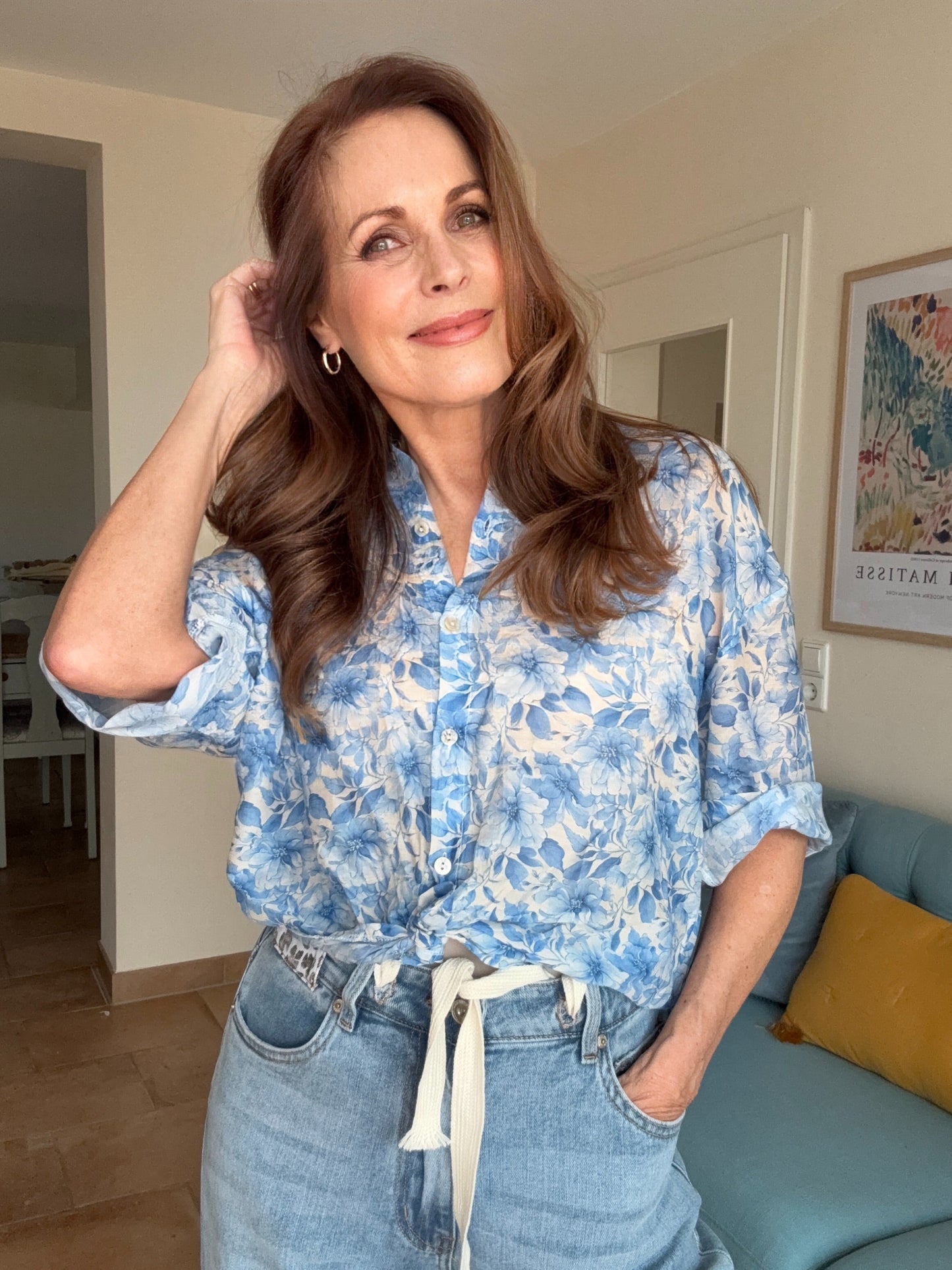 Bluse Vtahlee – Zeitlose Eleganz in Blau