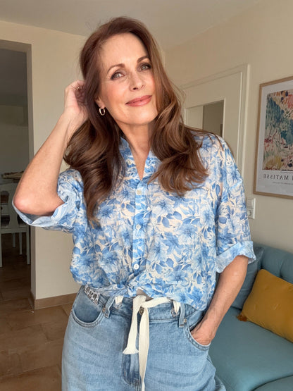 Bluse Vtahlee – Zeitlose Eleganz in Blau