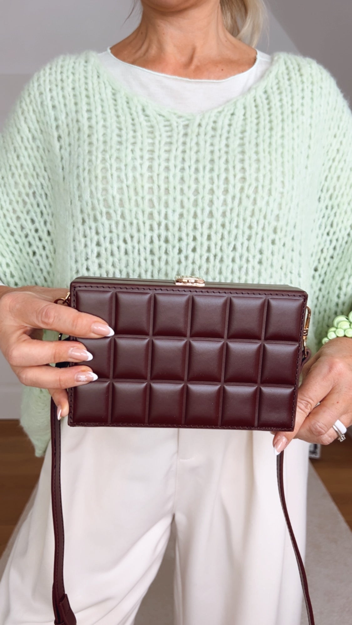 Tasche Vcraty – Strukturierte Mini Bag mit 3D-Steppung