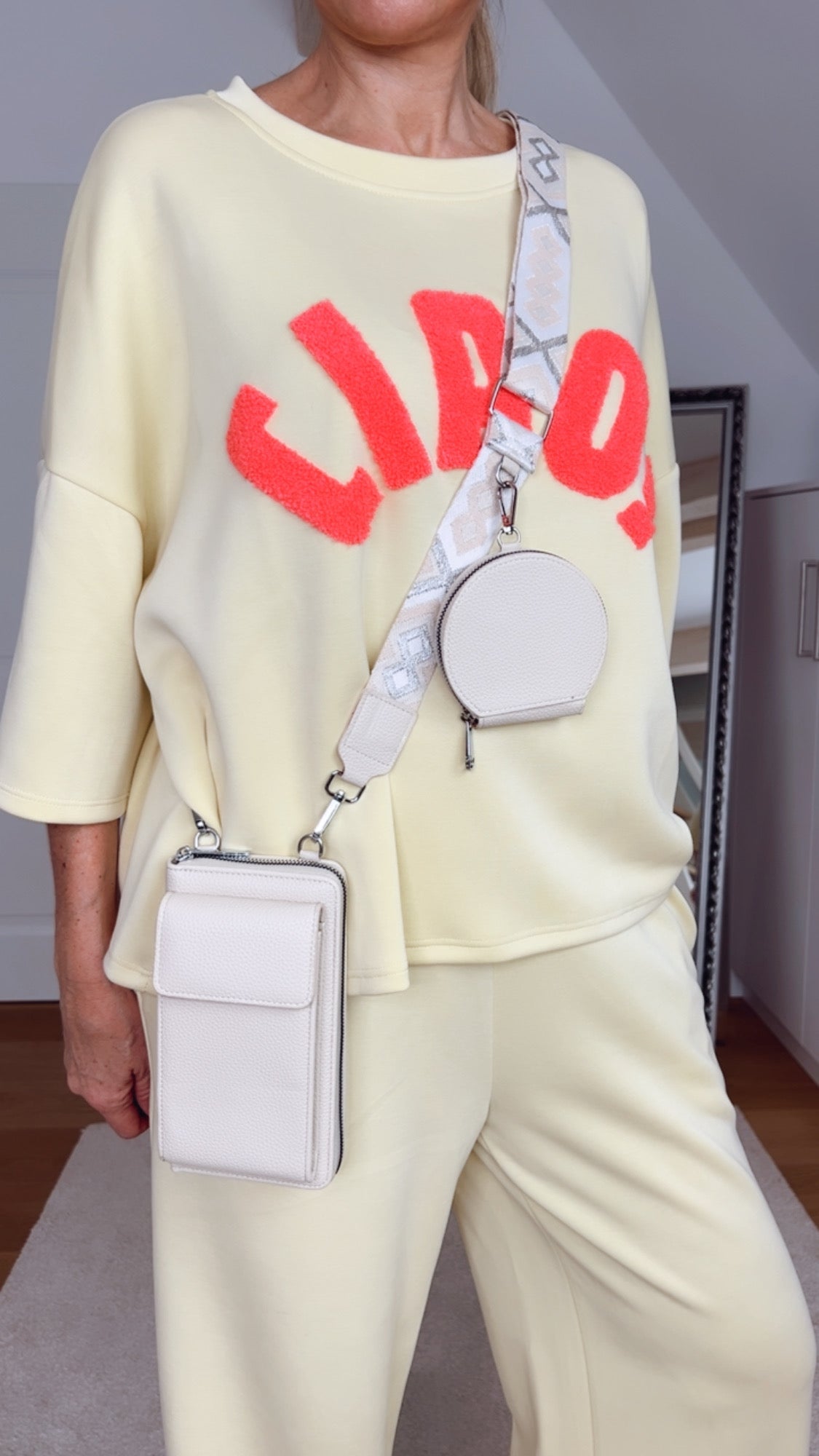 Tasche Vraya – Moderne Handy Crossbody Bag mit Extra-Fach