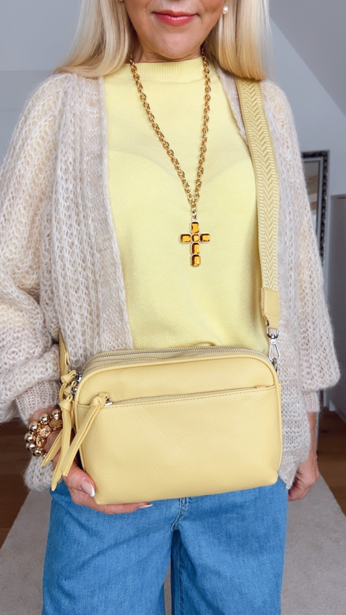 Tasche Vsempry – Moderne Crossbody Bag mit Statement-Strap