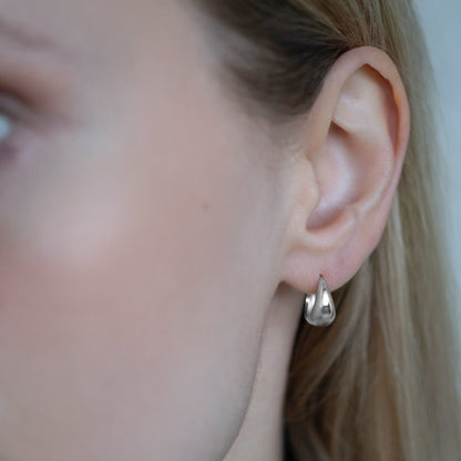 Creole Nara Light – Chunky Mini Creolen aus 925 Sterling Silber