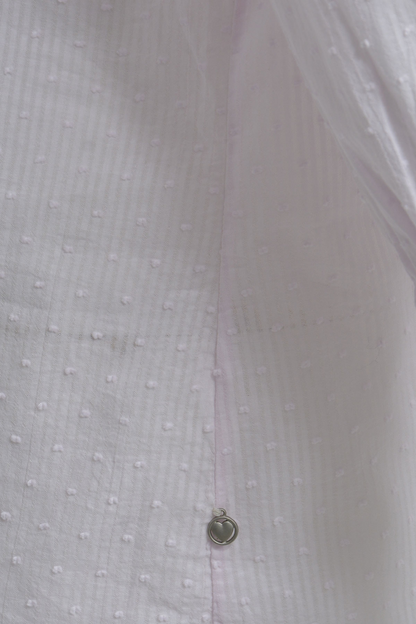 Heartkiss Damen Bluse Weiß – Strukturbluse mit V-Ausschnitt & feiner Punkt-Optik