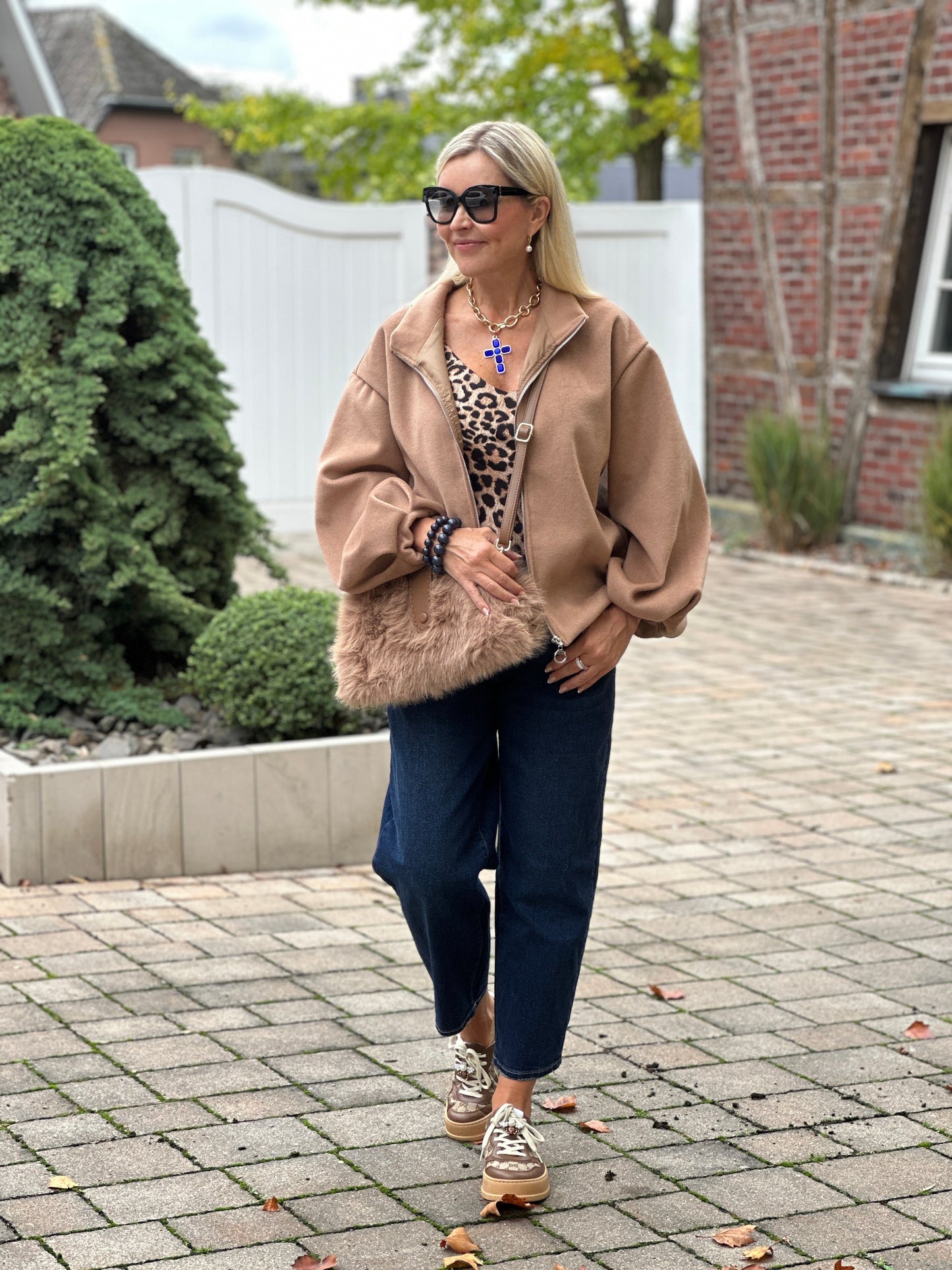 Top Vstampato – Feminines Leo-Statement in fließender Viskose