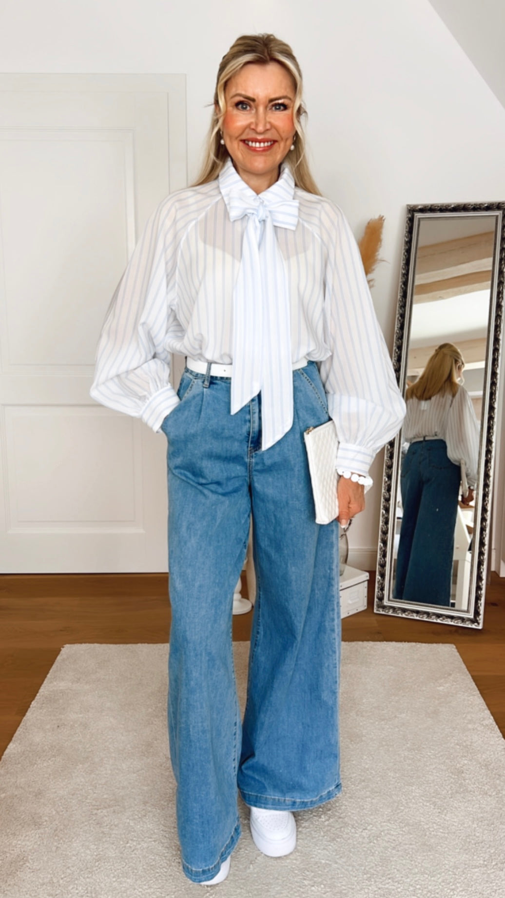 Bluse Vschleife – Feminine Eleganz mit Statement-Bow