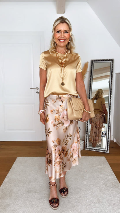 T-Shirt Vsanja – Satin-Statement in Power-Rot