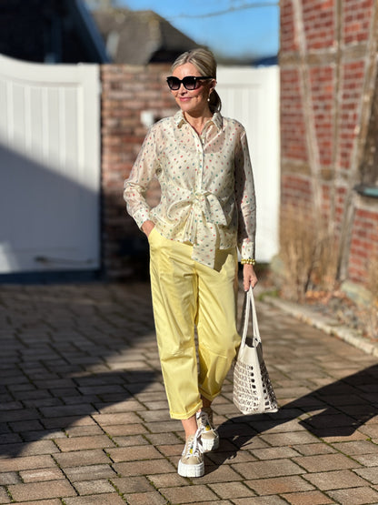 Bluse Vezy – Leichte Eleganz mit modernem Print