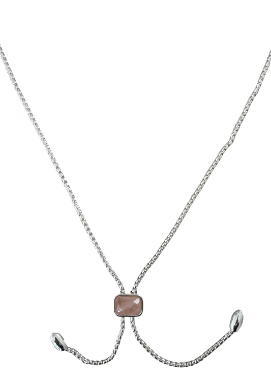 Leslii Damen Halskette mit roséfarbenem Zierelement – Moderne Eleganz mit raffiniertem Design