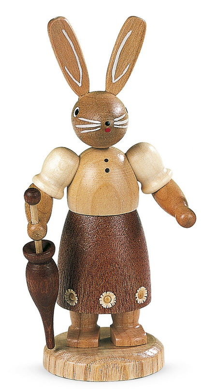 Holzfigur Häsin mit Schirm – 11 cm – Original von Müller Kleinkunst aus Seiffen