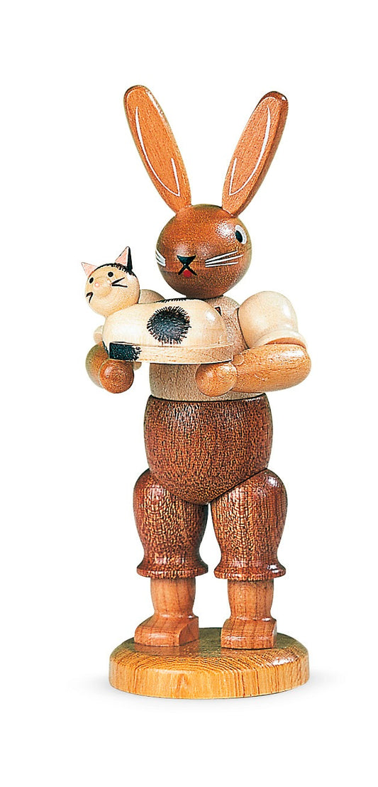 Osterhase mit Katze – 11 cm – Original von Müller Kleinkunst aus Seiffen