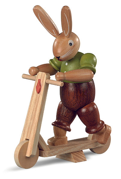 Osterhase mit Roller, lasiert – 11 cm – Müller Kleinkunst Seiffen