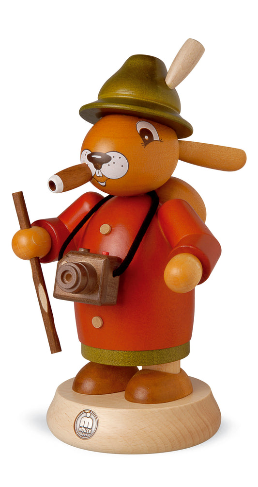 Räucherhase „Wanderer mit Kamera“ – 11 x 18 cm – Original Räucherfigur von Müller Kleinkunst Seiffen